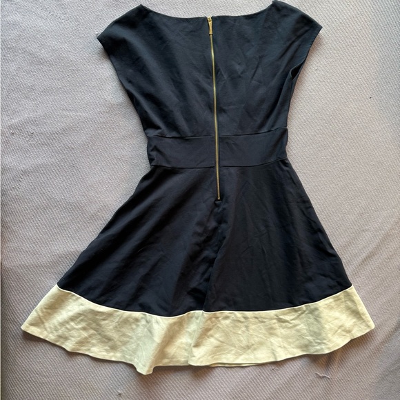 Kate Spade Vintage Fiorella navy blue and cream dress size Small- with Pockets! - Picture 7 of 9